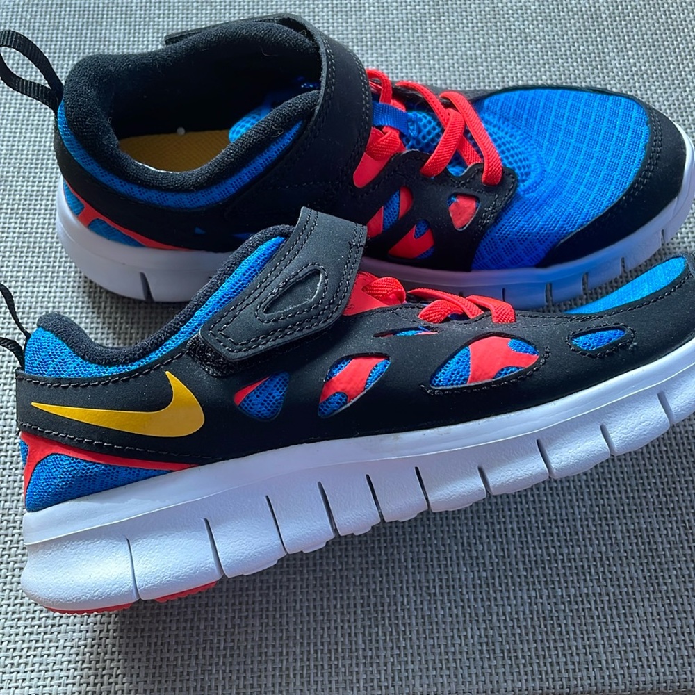New Nike Free Run Sneakers Boys size 2.5 EUR 34 Women 3.5 Bright Blue Runner